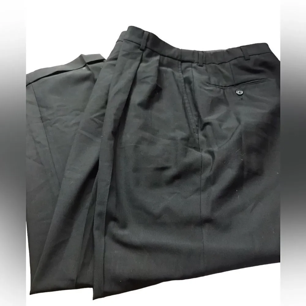 Haggar black label dress pants 40 x 30 excellent cuffs and pleats see pics